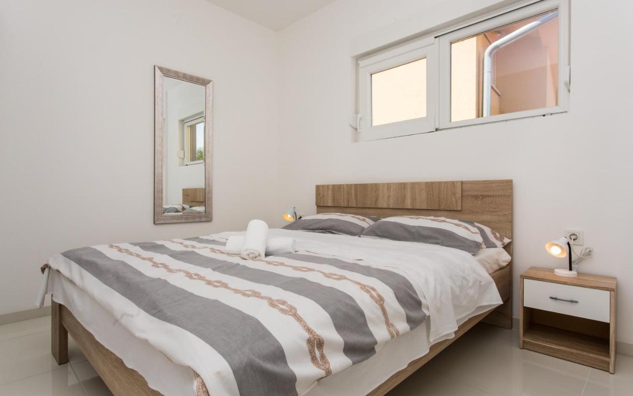 Apartments With A Parking Space Baska, Krk - 18808 المظهر الخارجي الصورة